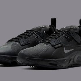 Nike GTX Triple Black Running Shoes